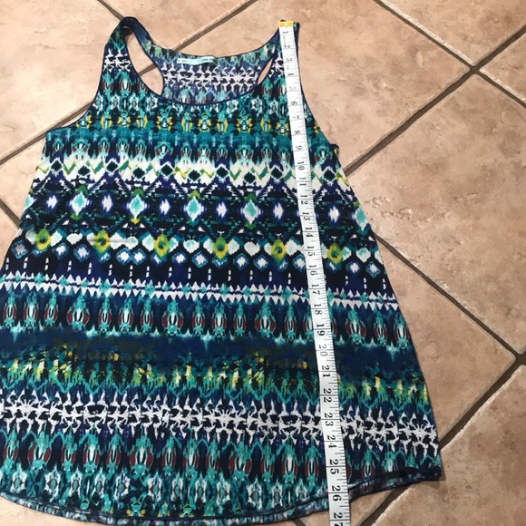Maurice’s tank top Aztec design - Picture 5 of 6